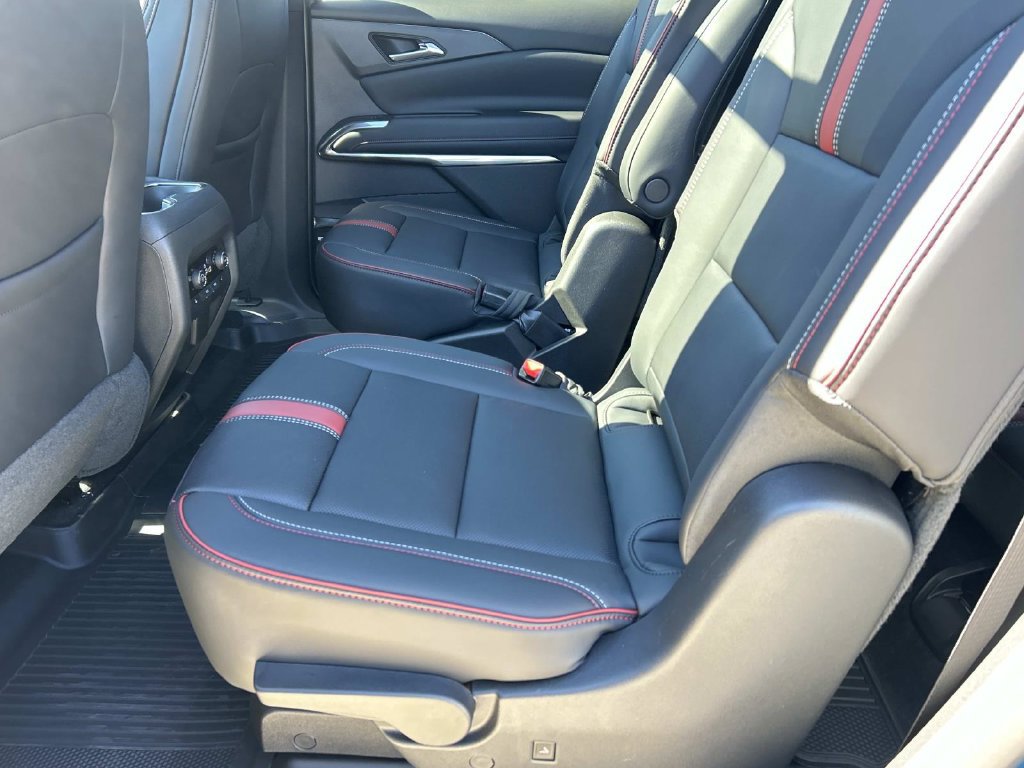 New 2027 Chevrolet Traverse RS w/ LPO, Floor Liner Package FWD image 12