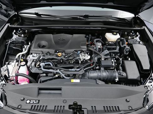 Used 2025 Toyota Camry SE image 29