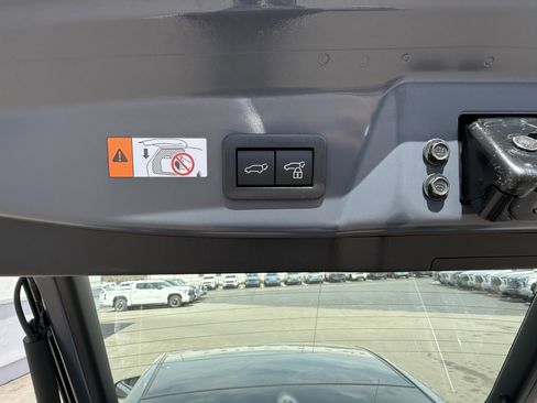 New 2026 Toyota Prius Plug-In Hybrid image 8