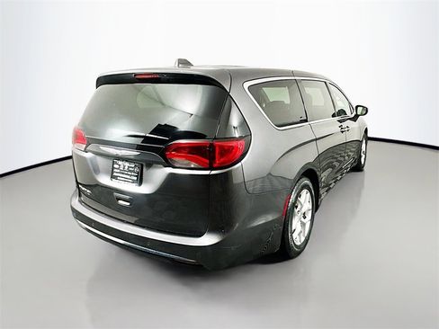 Used 2018 Chrysler Pacifica Touring Plus w/ Tire & Wheel Group image 7