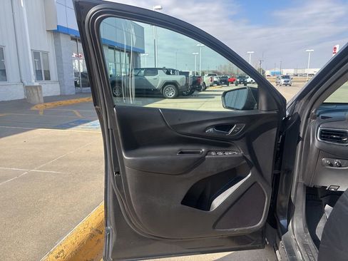 Used 2018 Chevrolet Equinox LT FWD image 12