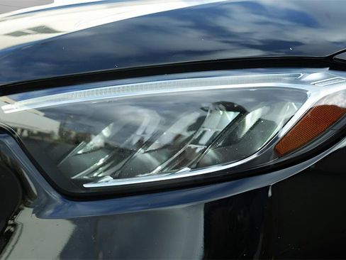 Used 2023 Mercedes-Benz GLC 300 4MATIC w/ Exclusive Trim Package image 8