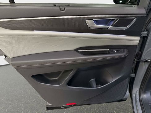 Certified 2025 Volkswagen Atlas Peak Edition SE image 11