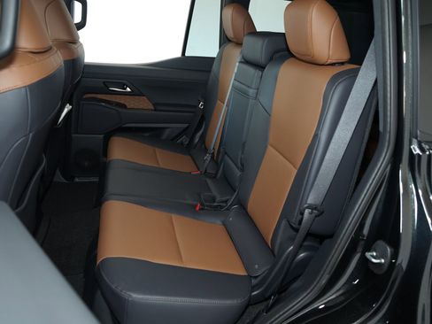 Used 2026 Lexus GX 550 w/ Accessory Package (ZB) image 16