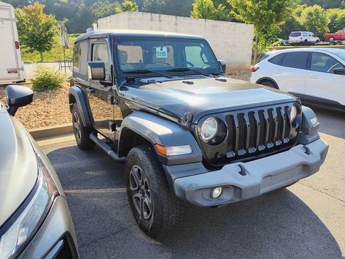 Used 2018 Jeep Wrangler Sport AWD/4WD image 3