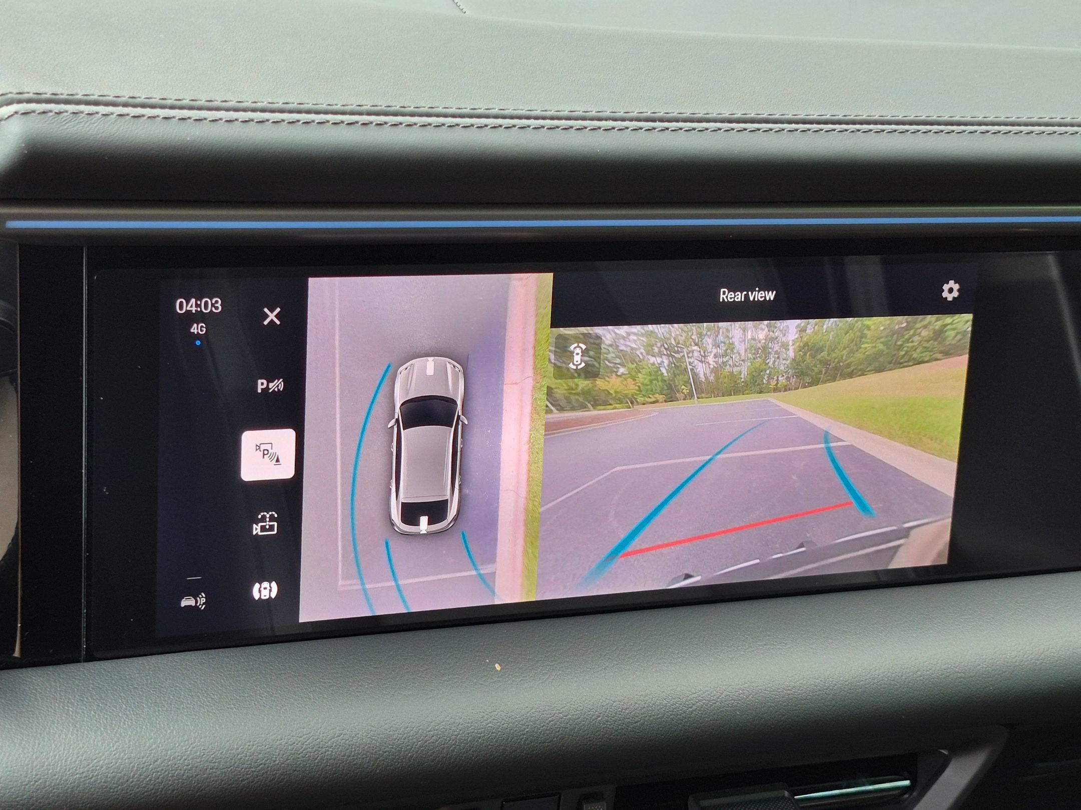 Certified 2025 Porsche Macan 4S Electric AWD/4WD image 17