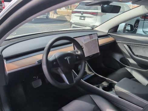 Used 2020 Tesla Model 3 Standard Range Plus image 8