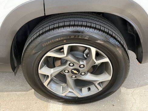 Used 2025 Chevrolet Trax LT FWD image 30