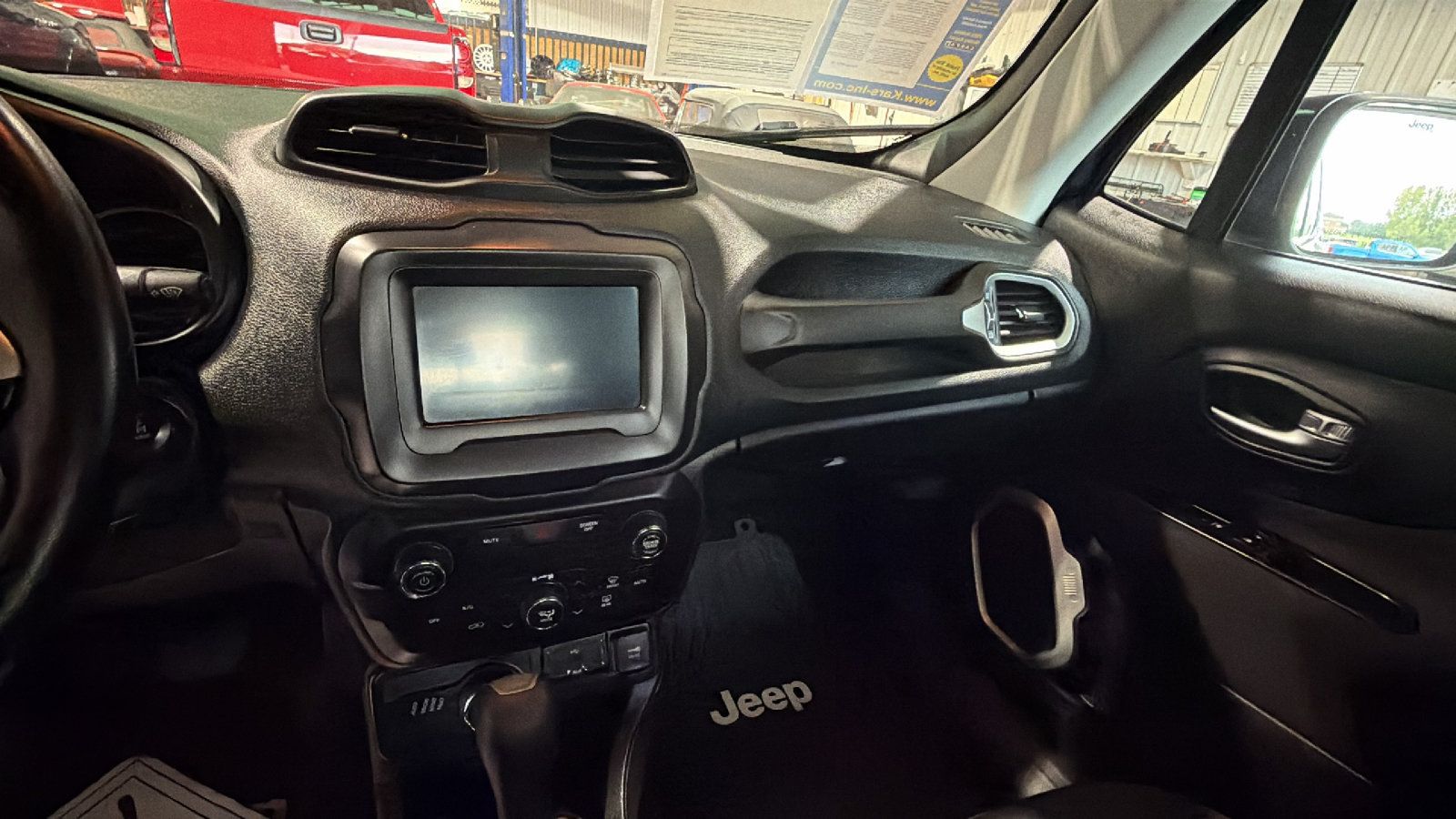 Used 2019 Jeep Renegade Latitude w/ Cold Weather Group AWD/4WD image 13