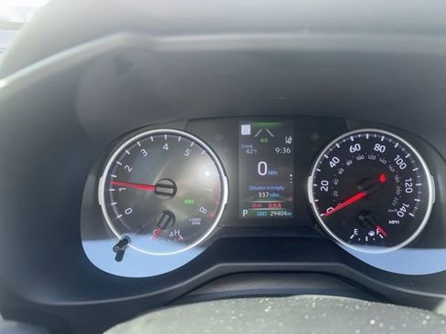 Used 2022 Toyota RAV4 XLE Premium image 2