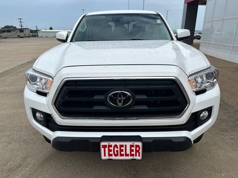 Used 2022 Toyota Tacoma SR5 RWD image 2