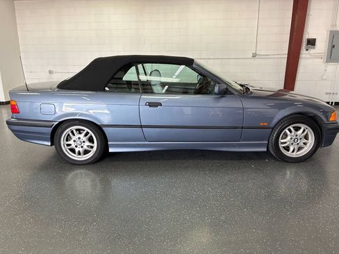 Used 1999 BMW 323i Convertible RWD image 3