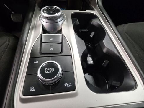 Used 2023 Ford Explorer XLT AWD/4WD image 19