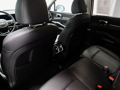 Used 2025 Kia Sorento S image 22