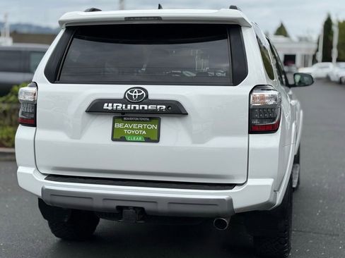 Used 2018 Toyota 4Runner TRD Off-Road Premium AWD/4WD image 5