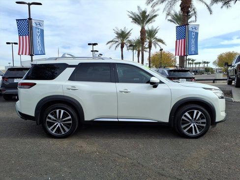 Used 2024 Nissan Pathfinder Platinum w/ Cargo Package image 4