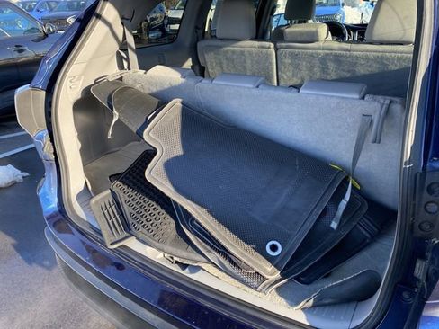 Used 2015 Toyota Highlander LE image 14