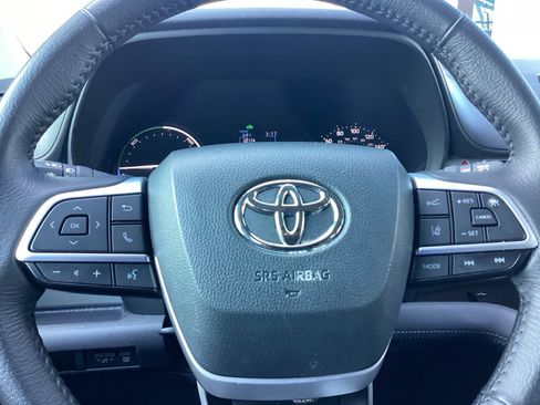 Used 2024 Toyota Sienna XLE image 11