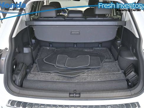 Used 2023 Volkswagen Tiguan SE w/ Panoramic Sunroof Package FWD image 12