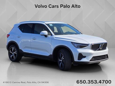 Certified 2025 Volvo XC40 B5 Core AWD/4WD image 1