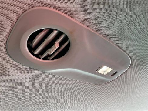 Used 2024 Chrysler Pacifica Touring-L FWD image 32