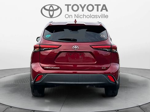 Used 2023 Toyota Highlander XLE image 5
