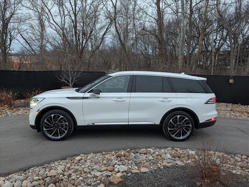 Used 2021 Lincoln Aviator Reserve w/ Equipment Group 202A image 2