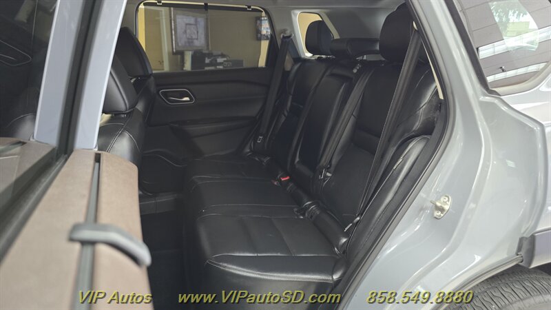 Used 2022 Nissan Rogue Platinum w/ Head-Up Display Package FWD image 17
