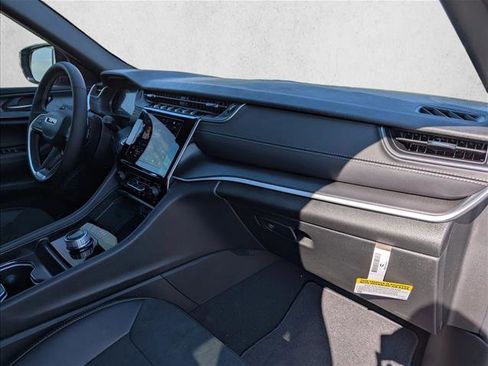 New 2025 Jeep Grand Cherokee Altitude image 27
