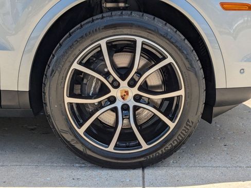 Certified 2025 Porsche Cayenne Coupe image 28