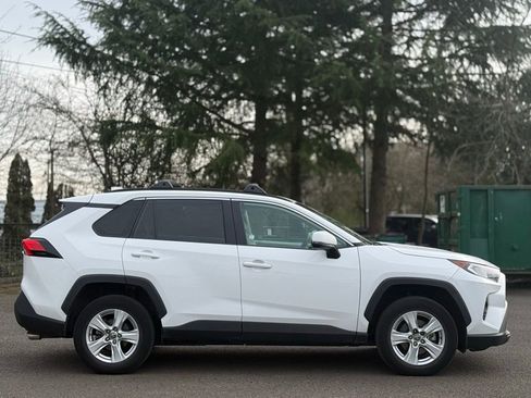 Used 2021 Toyota RAV4 XLE w/ XLE Grade Weather Package image 6