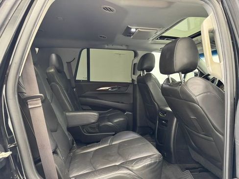 Used 2015 Cadillac Escalade Luxury RWD image 18