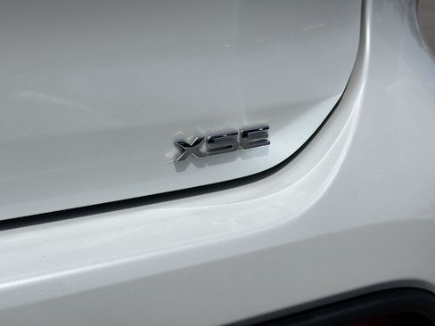 Used 2023 Toyota Highlander FWD image 11