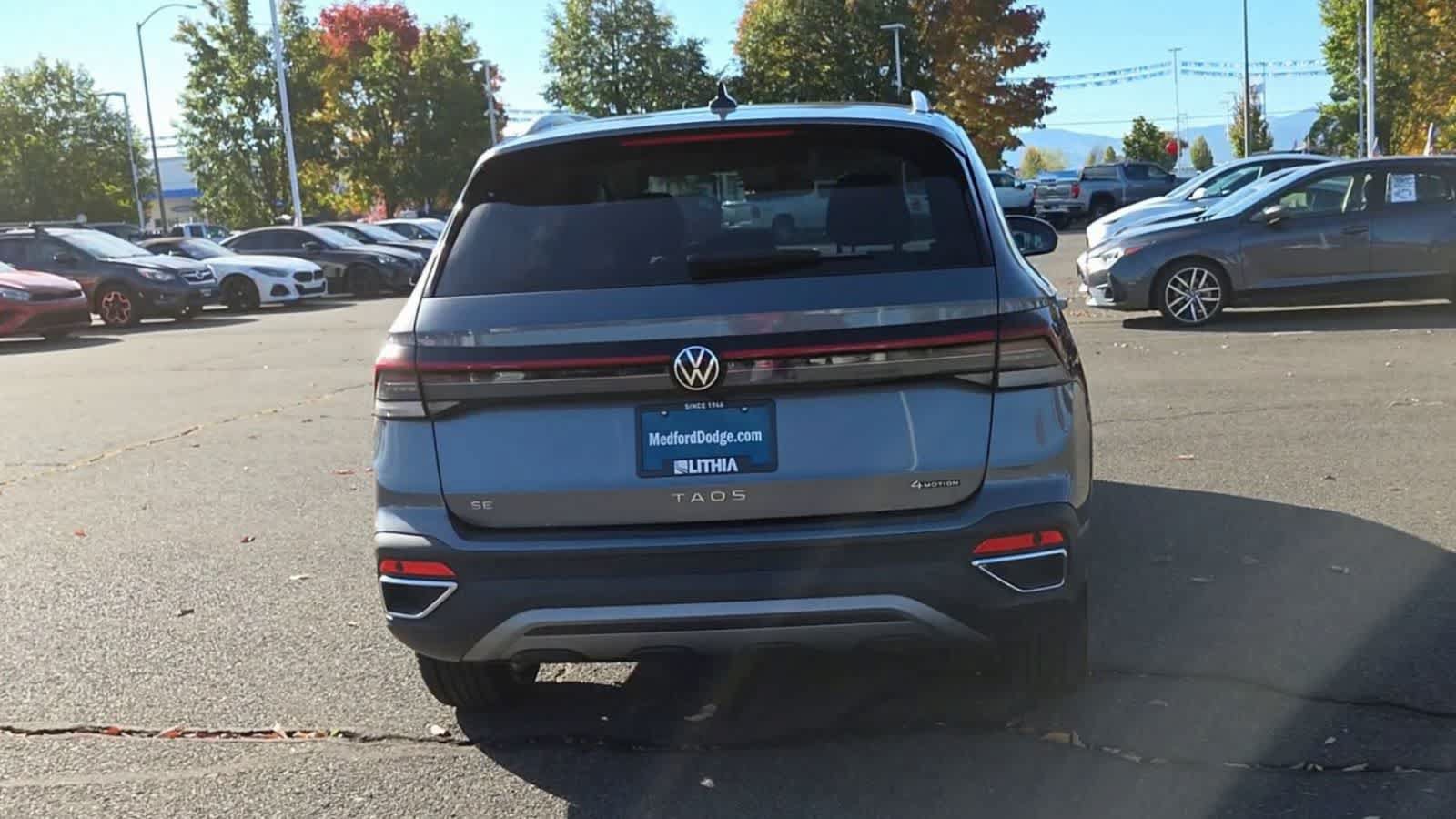 Used 2025 Volkswagen Taos SE AWD/4WD image 7