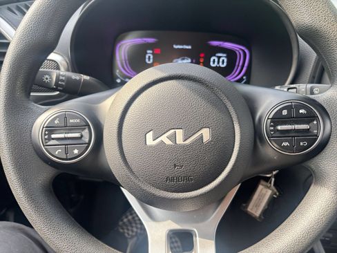 Used 2025 Kia Soul LX w/ LX Technology Package FWD image 25