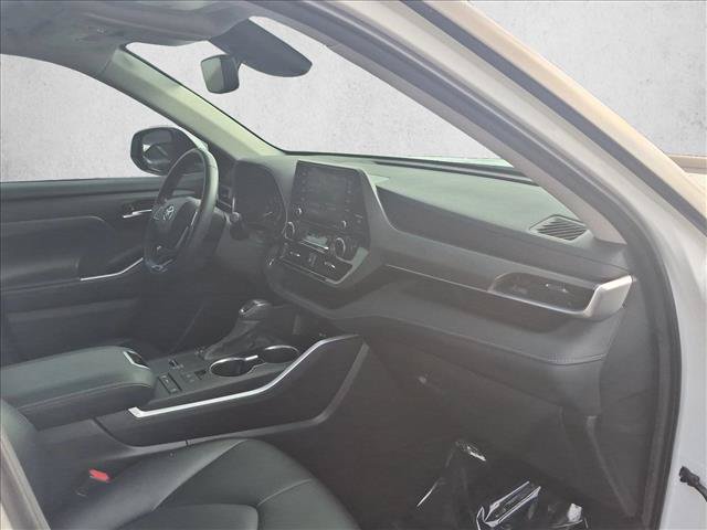 Used 2020 Toyota Highlander XLE FWD image 24