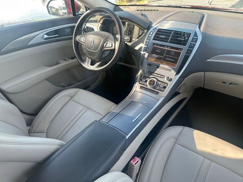 Used 2019 Lincoln MKZ Premiere image 18