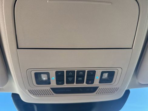 Used 2020 Ford Explorer Platinum w/ Premium Technology Package image 20