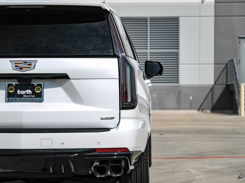 Used 2025 Cadillac Escalade V w/ LPO, Floor Liner Package image 12