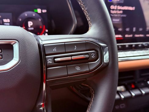 Used 2024 GMC Canyon AT4 w/ Technology Package image 17