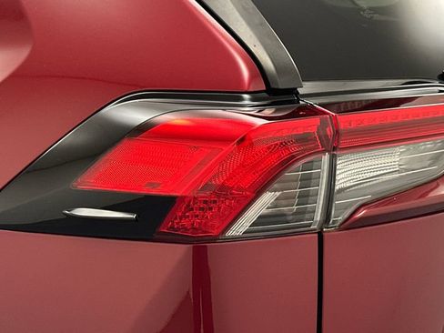 Certified 2021 Toyota RAV4 LE AWD/4WD image 17