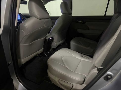 Certified 2023 Toyota Highlander XLE image 23