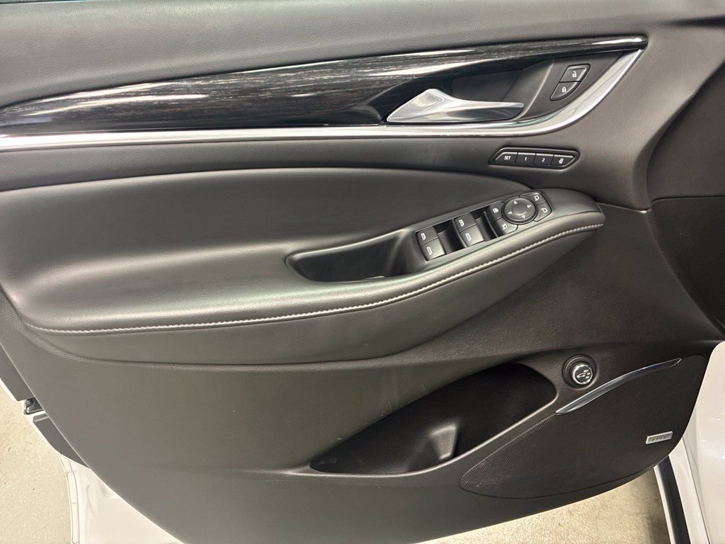Used 2021 Buick Enclave Avenir w/ Avenir Technology Package AWD/4WD image 31