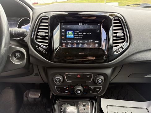 Used 2019 Jeep Compass Altitude image 28