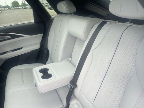 Used 2024 Cadillac Lyriq Luxury AWD/4WD image 29