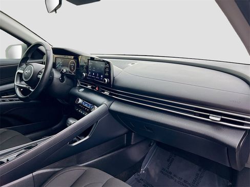 Used 2021 Hyundai Elantra SEL w/ Convenience Package image 25