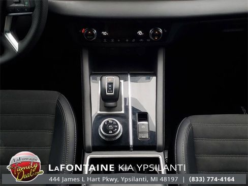 Used 2024 Mitsubishi Outlander SE Black Edition image 30