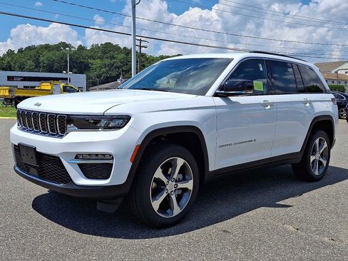 New 2025 Jeep Grand Cherokee Limited w/ Trailer Tow Package image 2