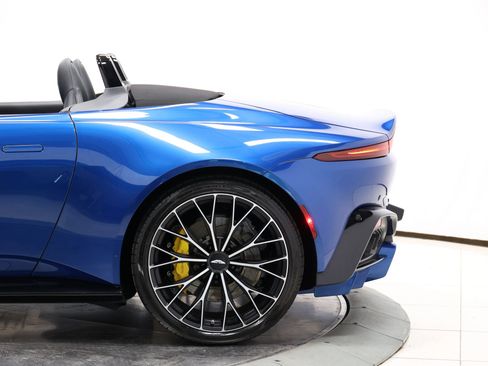 Used 2023 Aston Martin V8 Vantage Roadster RWD image 9