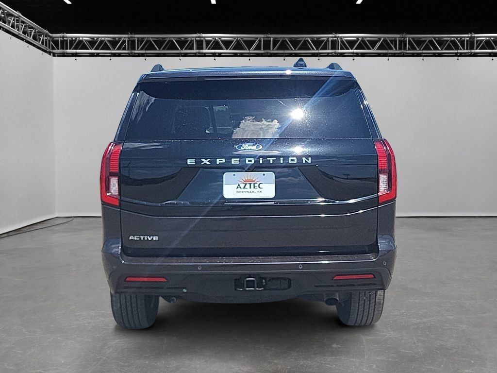 Used 2025 Ford Expedition Active RWD image 6